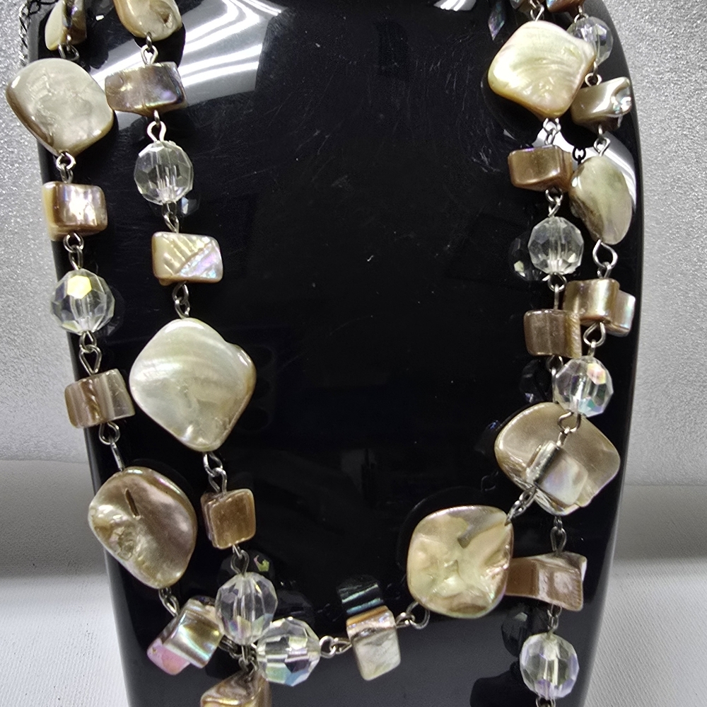 MOTHER OF PEARL NECKLACE